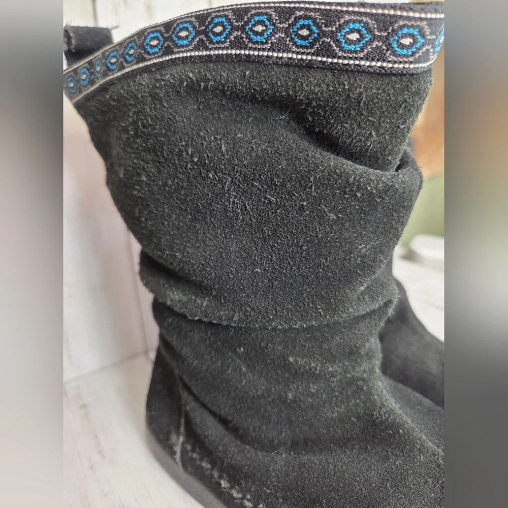 Skechers Black Leather Winter Boots with Blue Aztec Trim